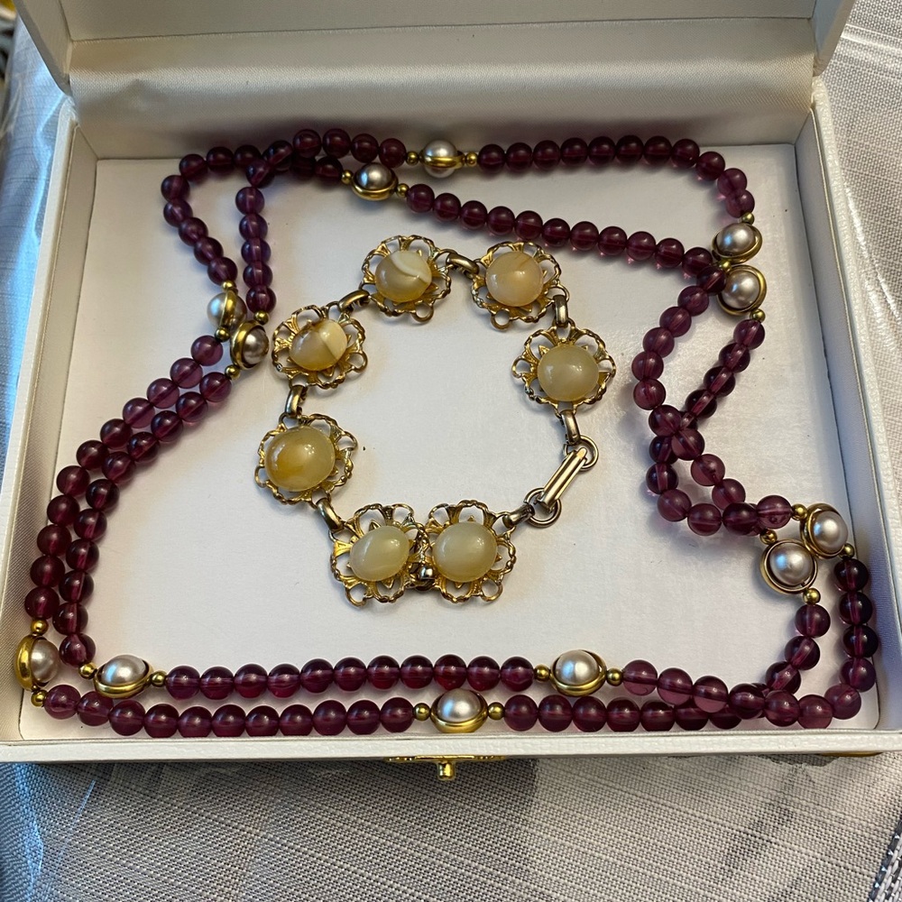 Gold-Tone Yellow Cabochon Bracelet with amythest  Bead Necklace Set